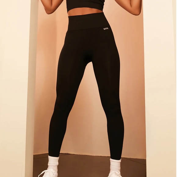 White Fox Boutique Black Seamless Leggings - Picture 1 of 10
